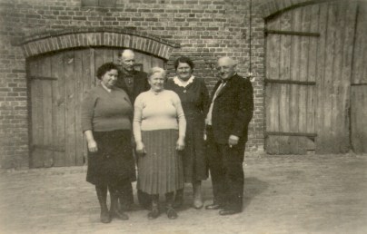 Großeltern Prillwitz, Urgroßmutter Becker und Großeltern Effenberg auf dem Prillwitzschen Hof in Pätz.